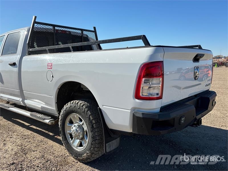 RAM 2500 4x4 Crew Cab Pickup Otras furgonetas