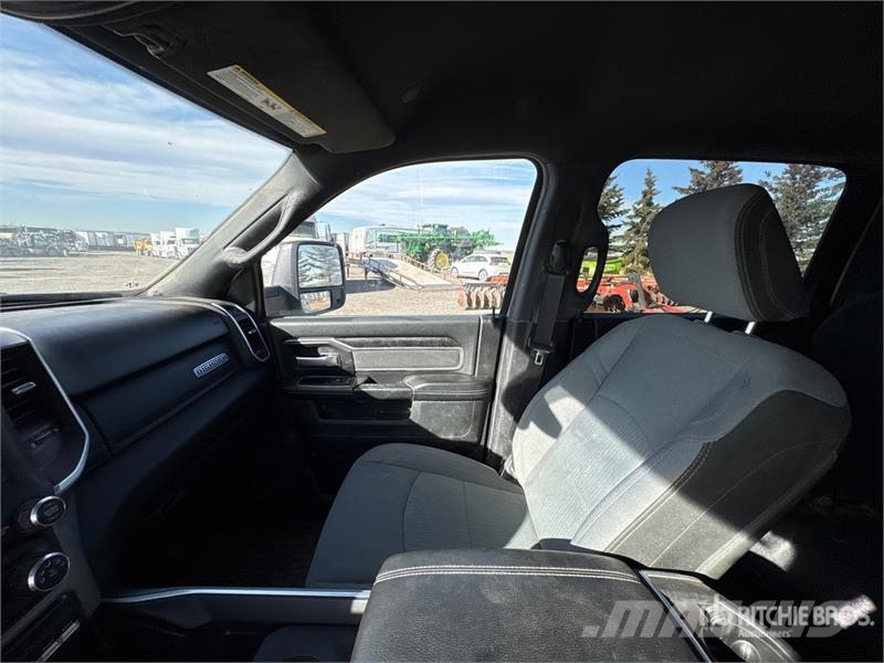 RAM 2500 4x4 Crew Cab Pickup Andre