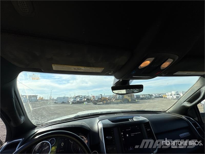 RAM 2500 4x4 Crew Cab Pickup Andre