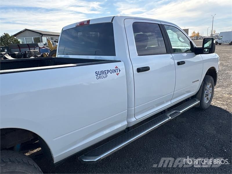 RAM 2500 4x4 Crew Cab Pickup Andre