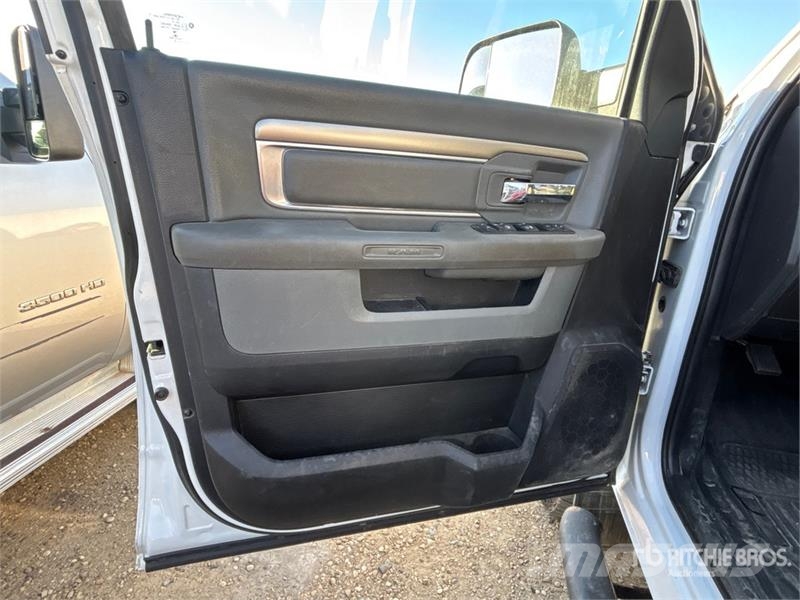 RAM 2500 4x4 Crew Cab Pickup Прочие фургоны
