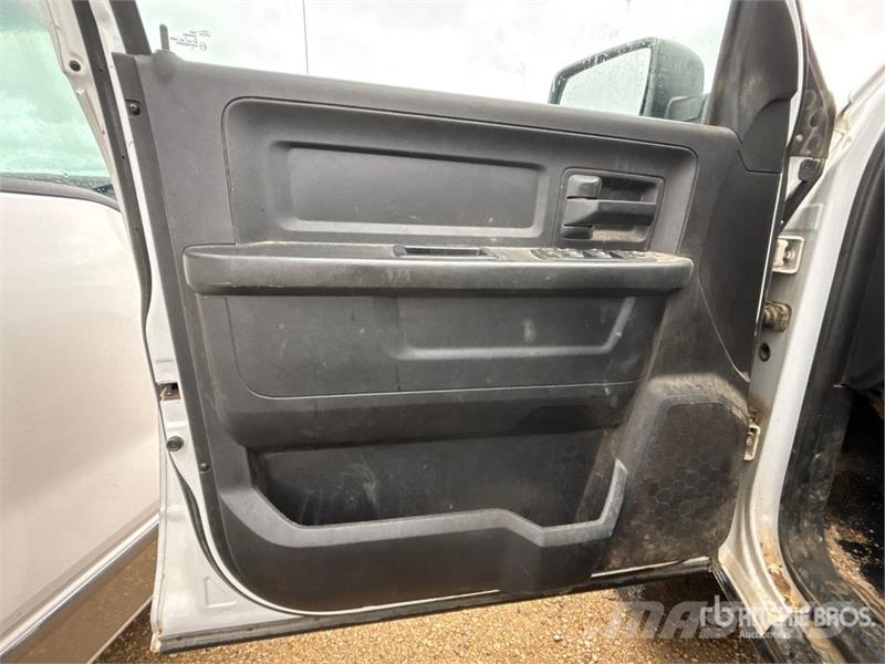 RAM 2500 4x4 Crew Cab Pickup Muu