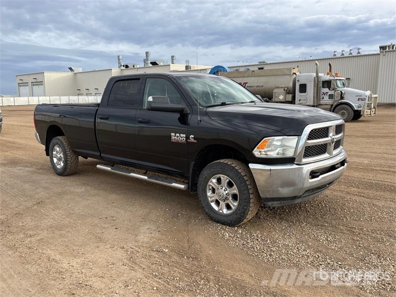 RAM 2500 4x4 Crew Cab Pickup أخرى