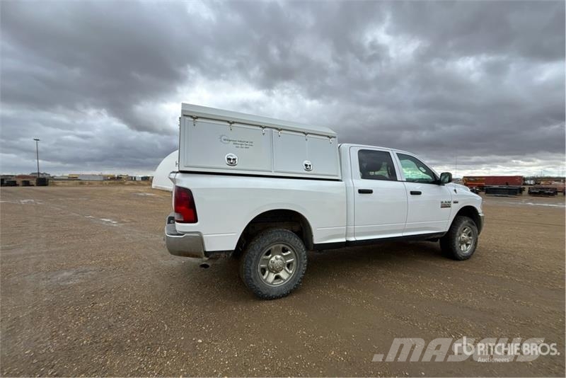 RAM 2500 4x4 Crew Cab Pickup Muu