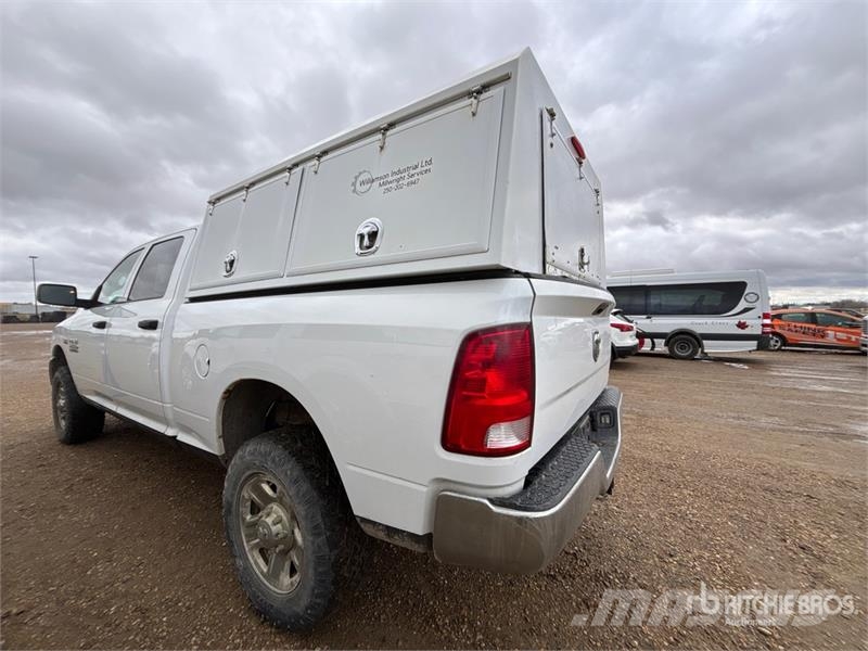 RAM 2500 4x4 Crew Cab Pickup Muu