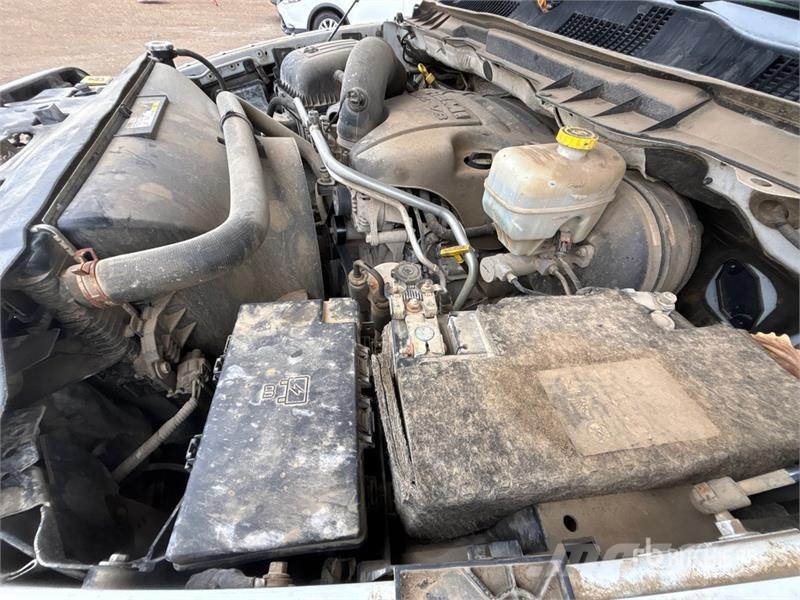 RAM 2500 4x4 Crew Cab Pickup Muu