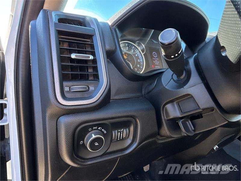 RAM 2500 4x4 Crew Cab Pickup Otras furgonetas