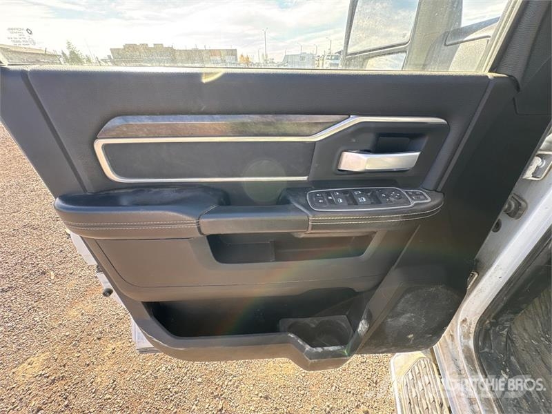 RAM 2500 4x4 Crew Cab Pickup Andre