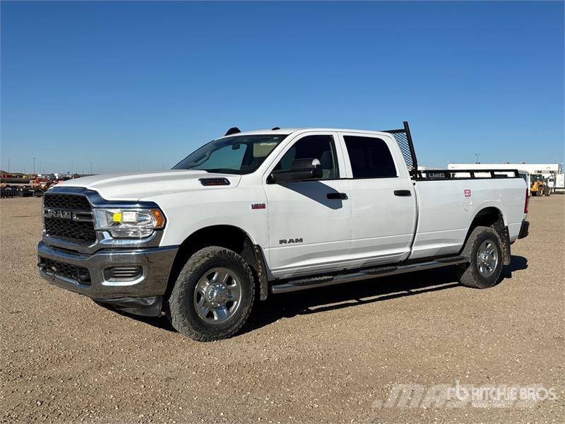 RAM 2500 4x4 Crew Cab Pickup Otras furgonetas