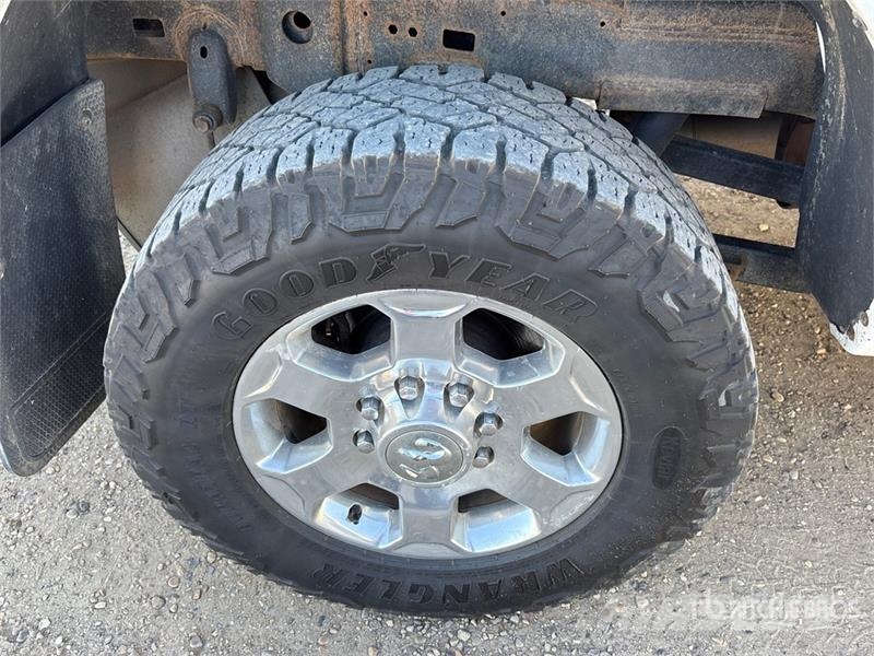 RAM 2500 4x4 Crew Cab Pickup Прочие фургоны