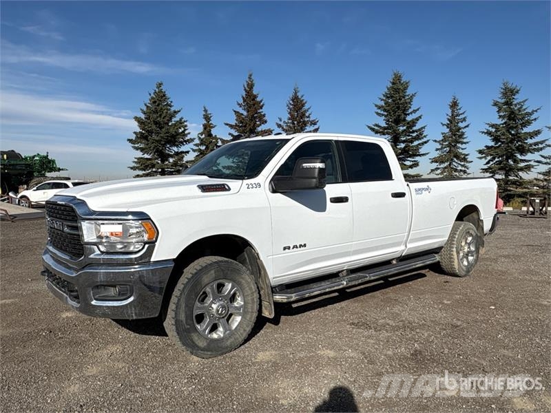 RAM 2500 4x4 Crew Cab Pickup Andre