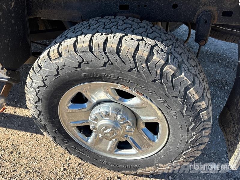 RAM 2500 4x4 Crew Cab Pickup Otras furgonetas