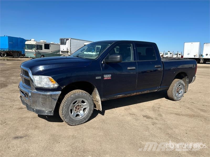 RAM 2500 4x4 Crew Cab Pickup Egyéb