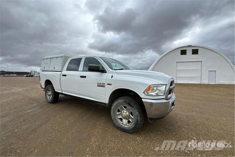 RAM 2500 4x4 Crew Cab Pickup Muu