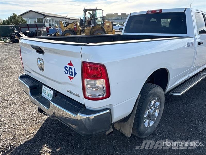 RAM 2500 4x4 Crew Cab Pickup Andre