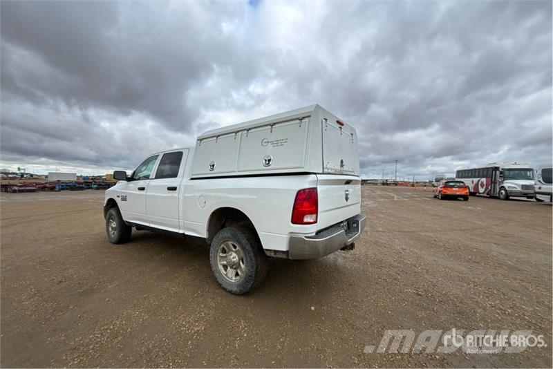 RAM 2500 4x4 Crew Cab Pickup Muu