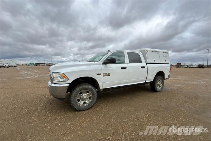 RAM 2500 4x4 Crew Cab Pickup Muu