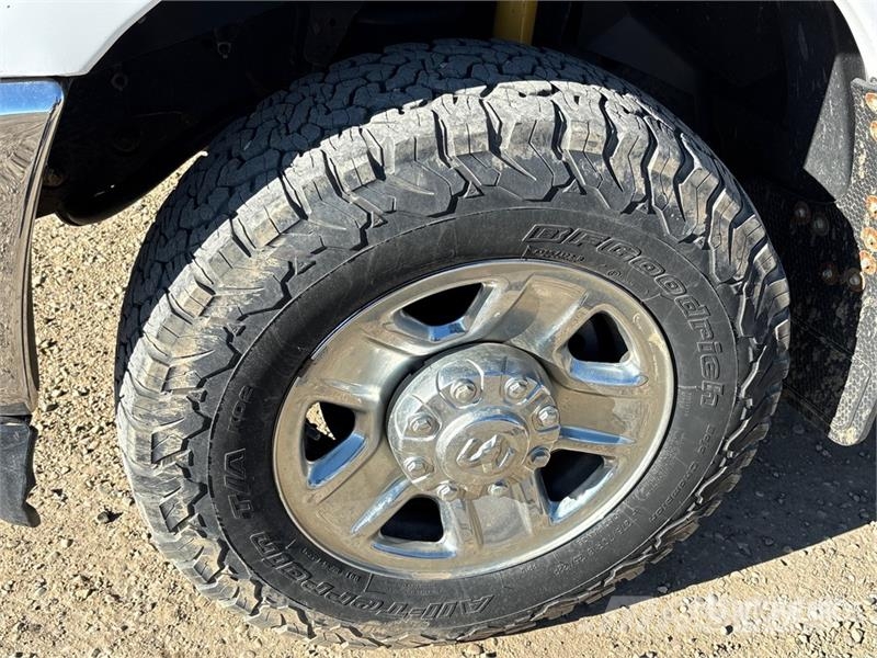 RAM 2500 4x4 Crew Cab Pickup Otras furgonetas