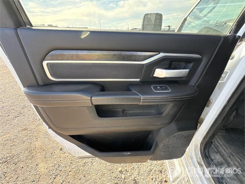 RAM 2500 4x4 Crew Cab Pickup Andre