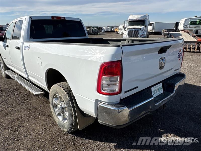 RAM 2500 4x4 Crew Cab Pickup Andre