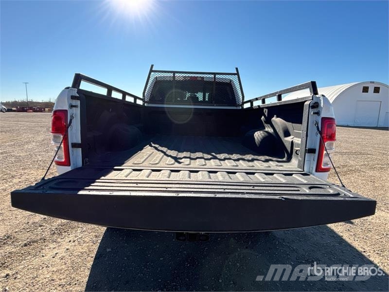 RAM 2500 4x4 Crew Cab Pickup Otras furgonetas