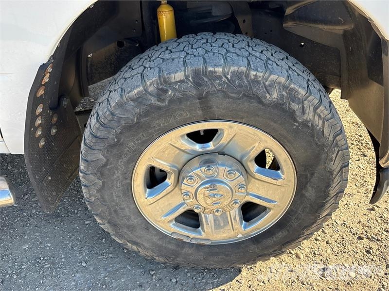 RAM 2500 4x4 Crew Cab Pickup Otras furgonetas