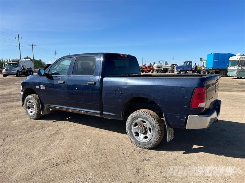 RAM 2500 4x4 Crew Cab Pickup Egyéb