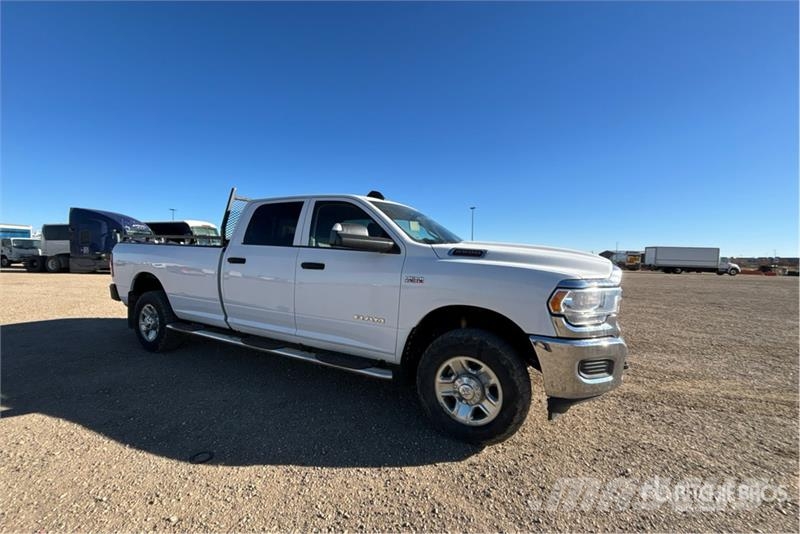 RAM 2500 4x4 Crew Cab Pickup Otras furgonetas