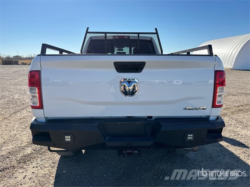 RAM 2500 4x4 Crew Cab Pickup Otras furgonetas