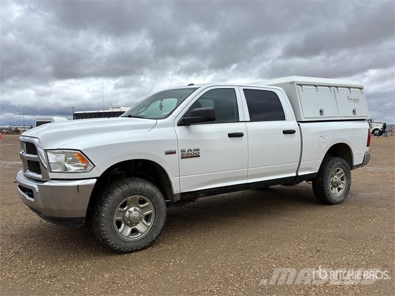 RAM 2500 4x4 Crew Cab Pickup Muu