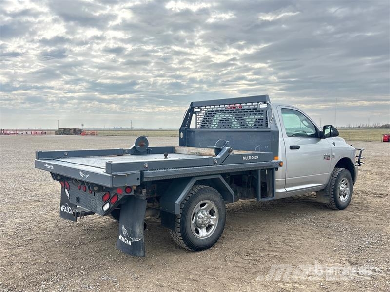 RAM 2500 4x4 Flatbed Truck Kamioni sa otvorenim sandukom