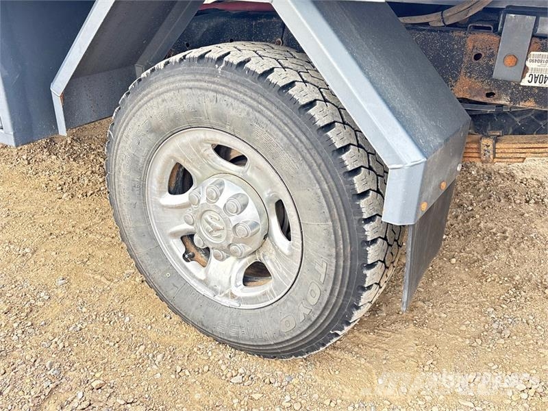 RAM 2500 4x4 Flatbed Truck Kamioni sa otvorenim sandukom
