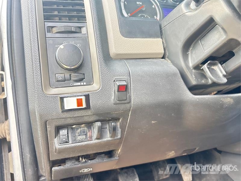 RAM 2500 4x4 Flatbed Truck Kamioni sa otvorenim sandukom