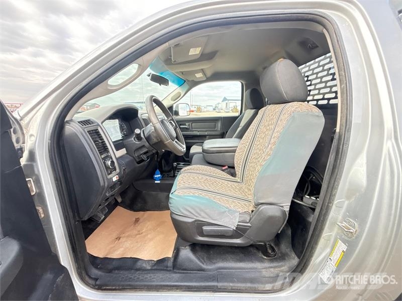 RAM 2500 4x4 Flatbed Truck Kamioni sa otvorenim sandukom