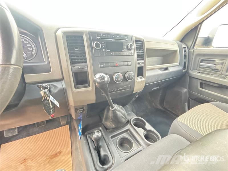 RAM 2500 4x4 Flatbed Truck Kamioni sa otvorenim sandukom
