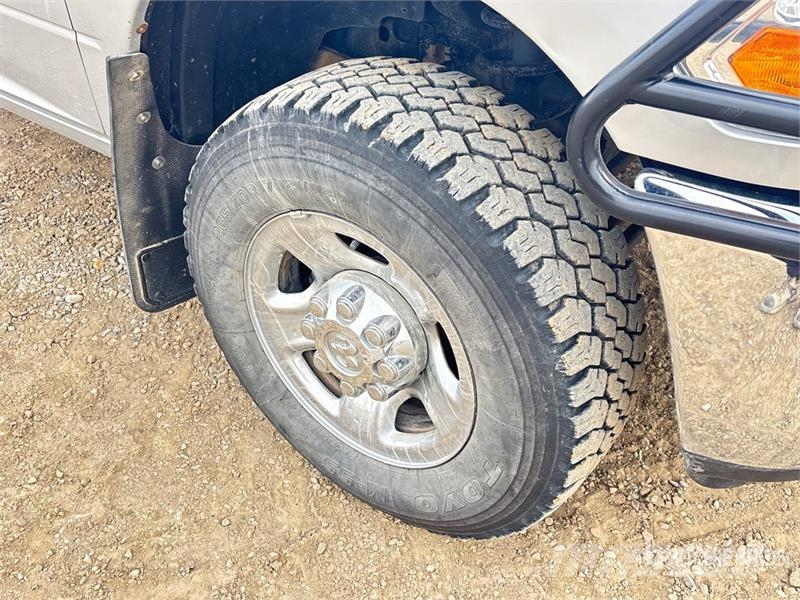 RAM 2500 4x4 Flatbed Truck Kamioni sa otvorenim sandukom