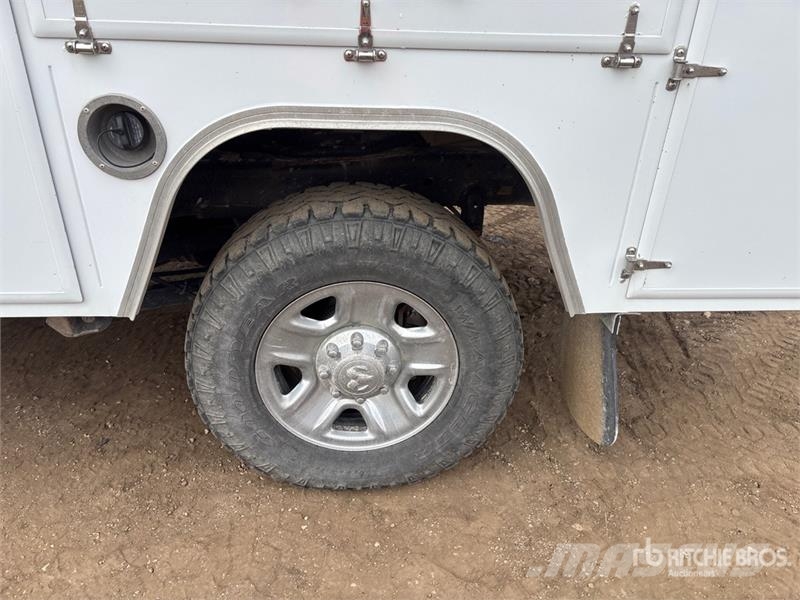 RAM 2500 4x4 Service Truck Pojazdy komunalne