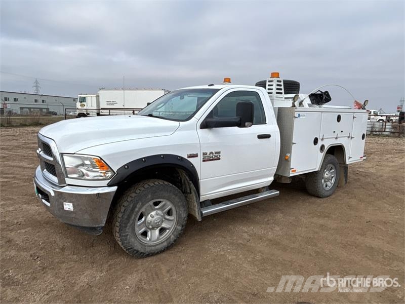 RAM 2500 4x4 Service Truck Pojazdy komunalne