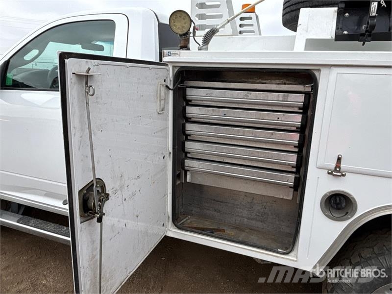 RAM 2500 4x4 Service Truck Pojazdy komunalne