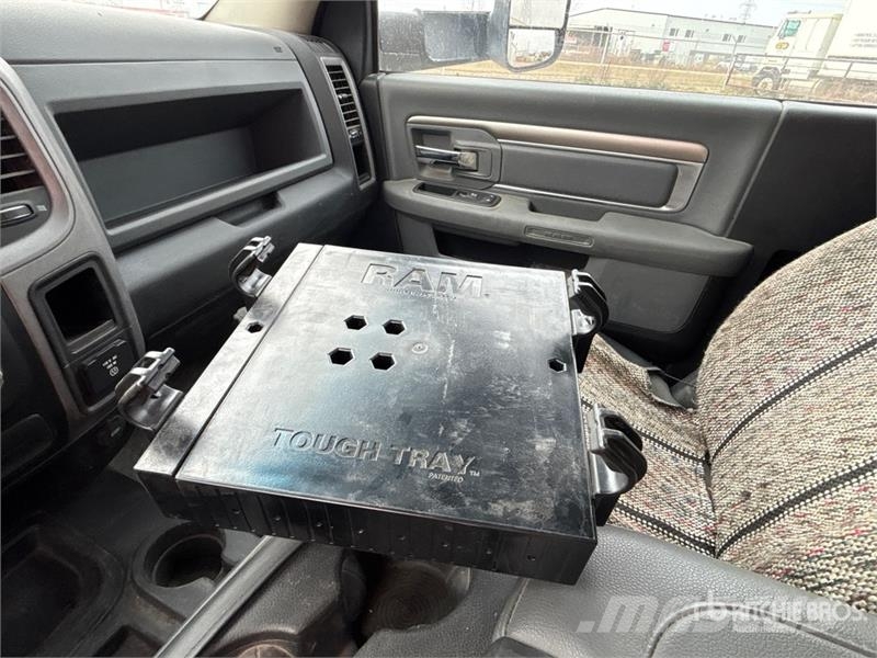 RAM 2500 4x4 Service Truck Pojazdy komunalne