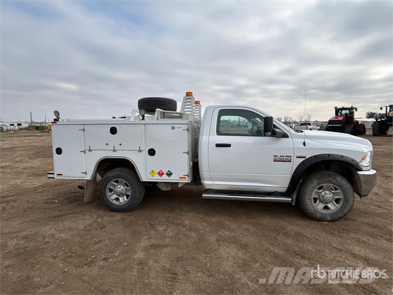 RAM 2500 4x4 Service Truck Pojazdy komunalne