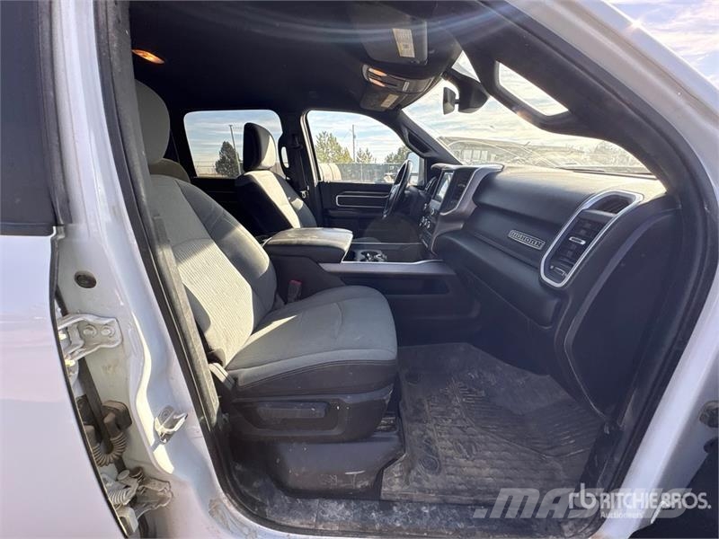 RAM 2500 Big Horn 4x4 Crew Cab Pickup Kita