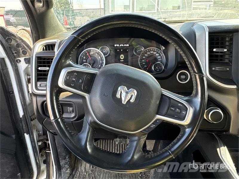 RAM 2500 Big Horn 4x4 Crew Cab Pickup Kita