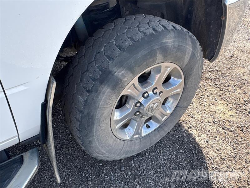 RAM 2500 Big Horn 4x4 Crew Cab Pickup Kita