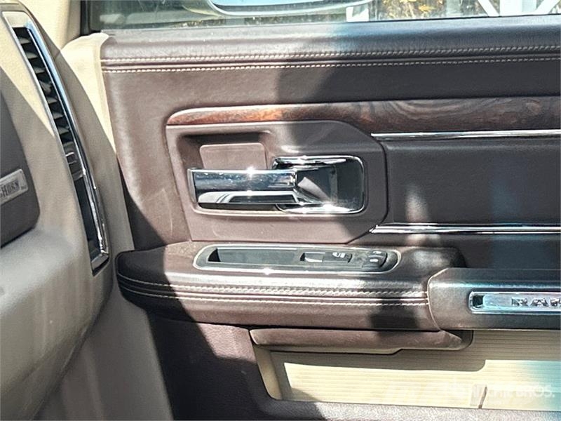 RAM 2500 Laramie Longhorn 4x4 Crew Cab Pickup Muut autot
