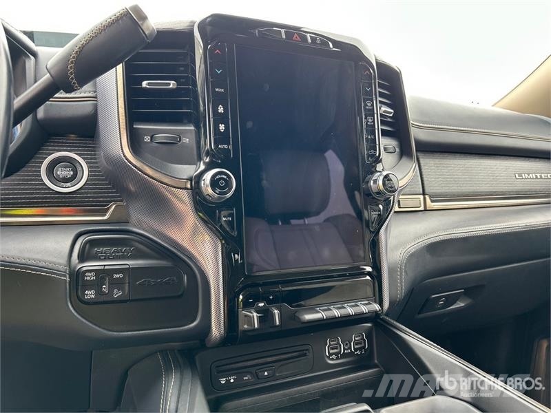 RAM 2500 Limited 4x4 Crew Cab Pickup أخرى