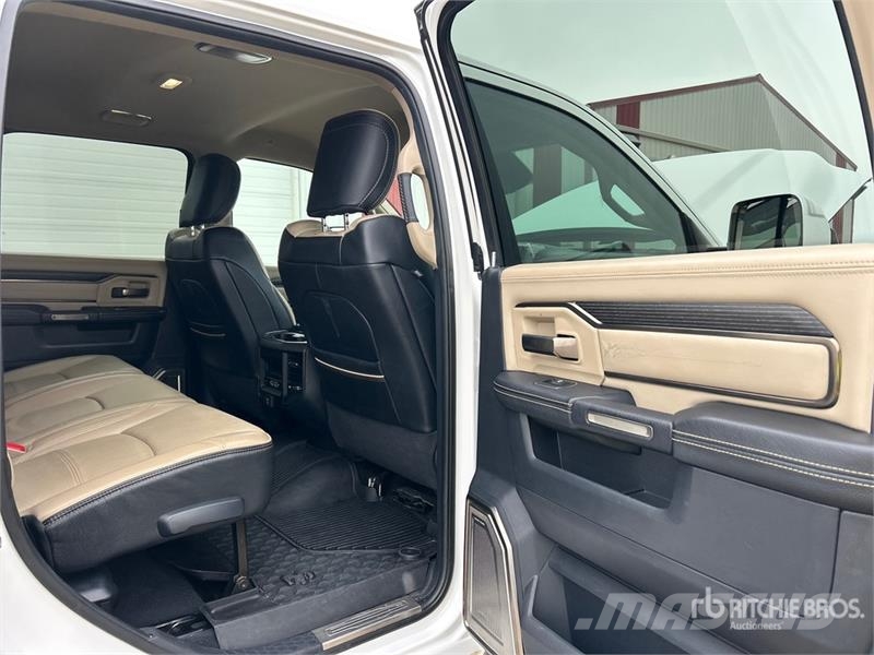 RAM 2500 Limited 4x4 Crew Cab Pickup أخرى