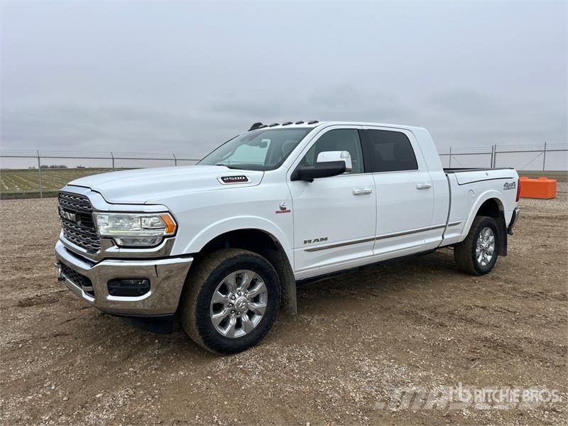 RAM 2500 Limited 4x4 Crew Cab Pickup أخرى