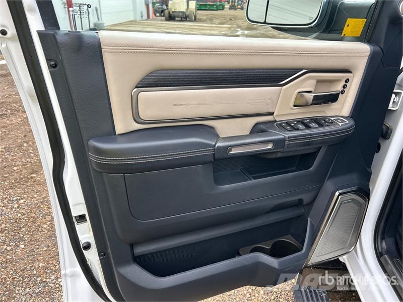 RAM 2500 Limited 4x4 Crew Cab Pickup أخرى