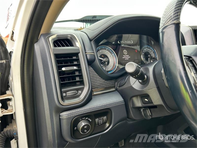 RAM 2500 Limited 4x4 Crew Cab Pickup أخرى